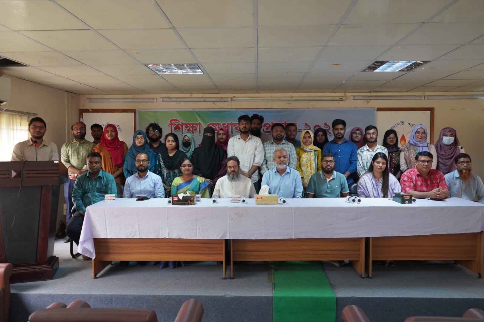 বরিশাল বিশ্ববিদ্যালয়ের মেধাবী শিক্ষার্থীদের শিক্ষা মেধাবৃত্তি প্রদান